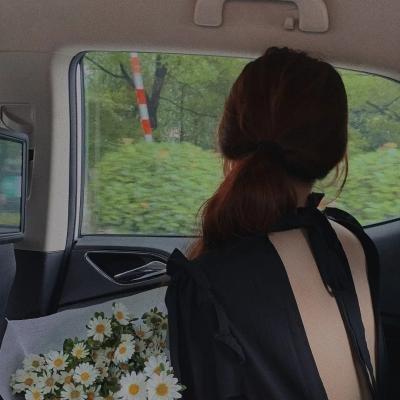 企业家之子恋爱脑怒怼网友，一个月内幕曝光，评论区两极分化